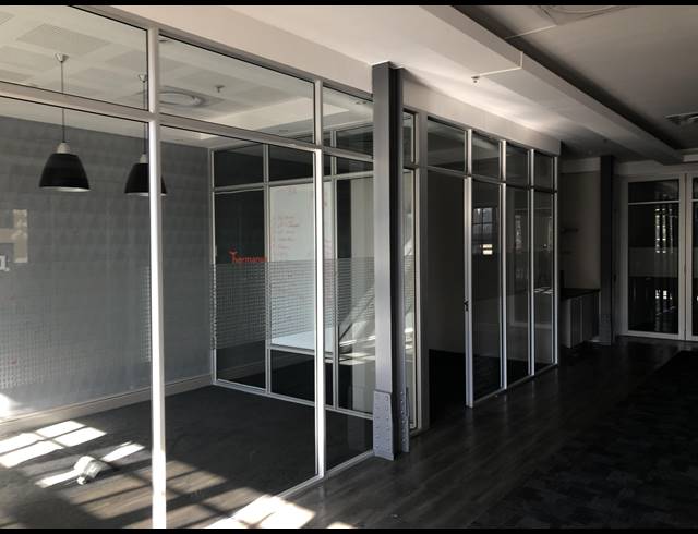 1,538M² OFFICE TO LET IN GARDENS